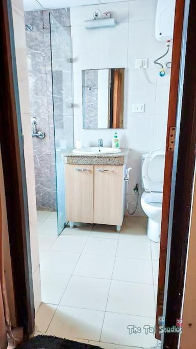 Нойда: Taj Studios-Serviced Studio Apartment(Free Bfast)