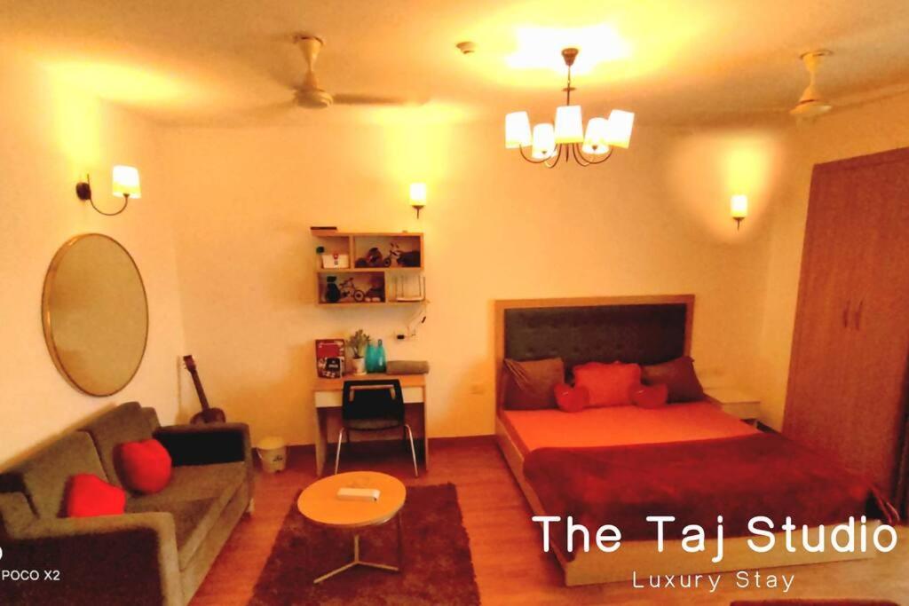 Нойда: Taj Studios-Serviced Studio Apartment(Free Bfast)