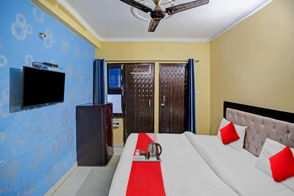 Газиабад: OYO Flagship 70331 Hotel Sharma Inn