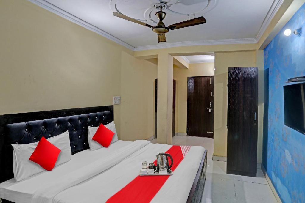 Газиабад: OYO Flagship 70331 Hotel Sharma Inn