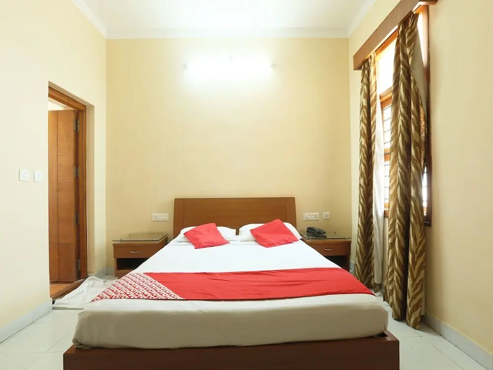 Майсур: OYO 13566 Sujatha Residency