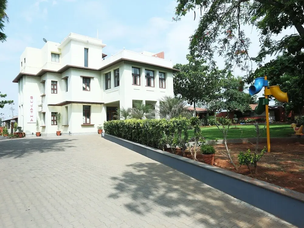 Майсур: OYO 13566 Sujatha Residency