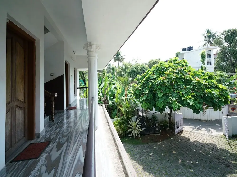 OYO 14172 Home Modern 2 BHK Palarivattam — фото 1