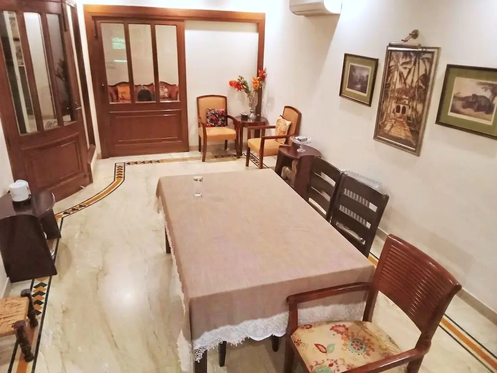 Нью-Дели: Captivating 2-bed Apartment in New Delhi