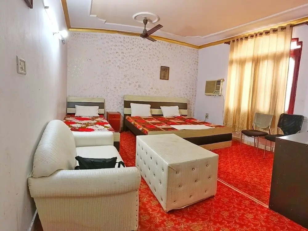 Лакхнау: JC Guest House