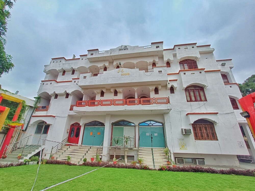 Лакхнау: JC Guest House