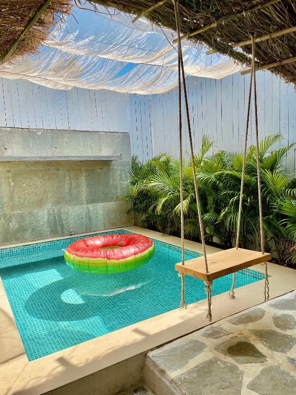 Хандала: GLASS HOUSE with private pool in Lonavla