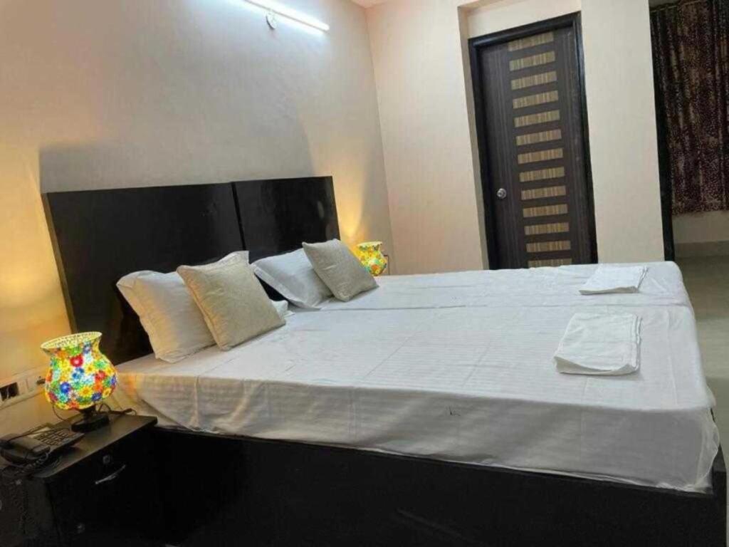 Алвар: POP 80576J Vasu Hotel