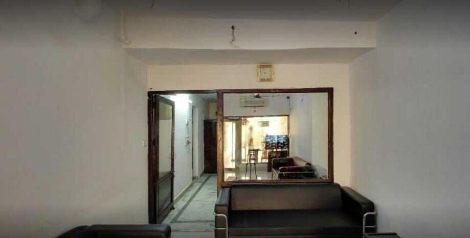 Алвар: POP 80576J Vasu Hotel