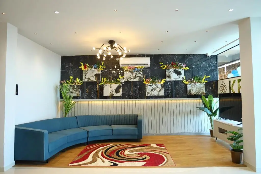 Сурат: HOTEL THE PARKER INN By KBNT GROUP