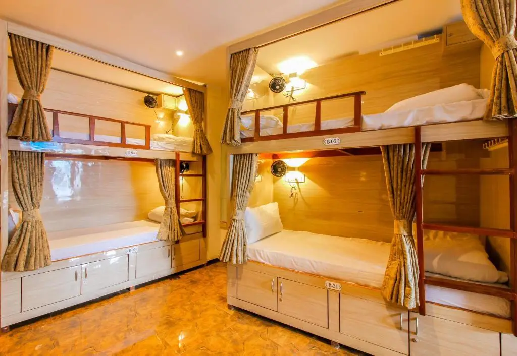 Мумбаи: Hygeinic Airport Dormitory Near by Bom