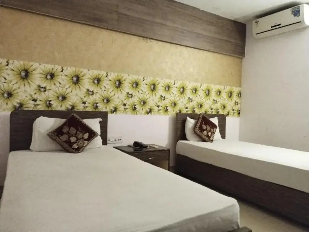 Дибругарх: Capital O 8801 Hotel JS Tower