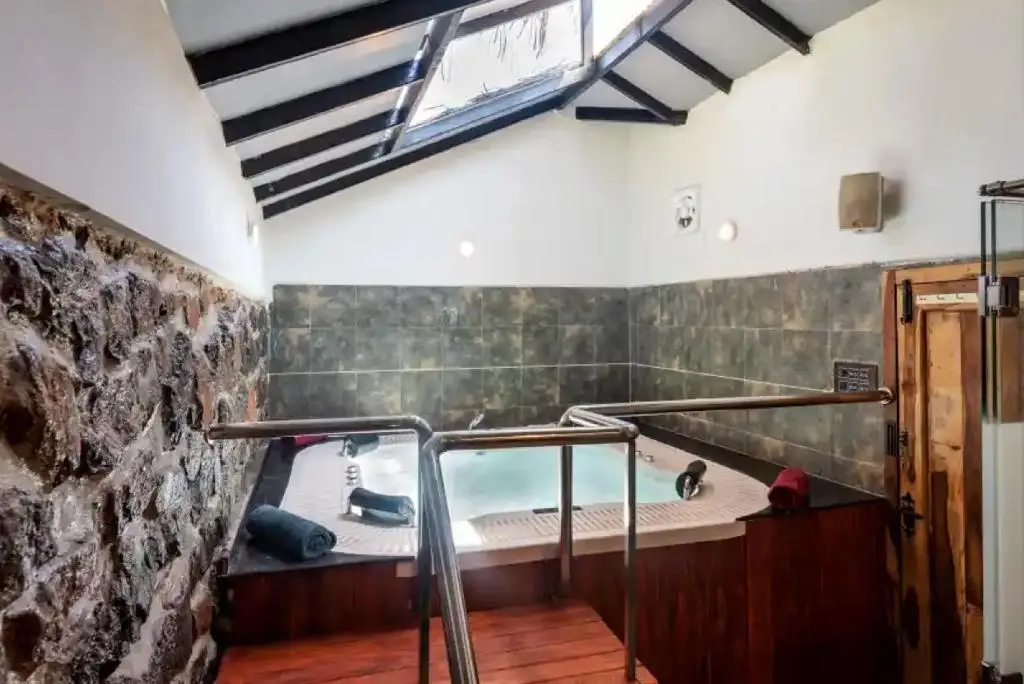 Нашик: Castle Vintage VillageHouse 6BHK