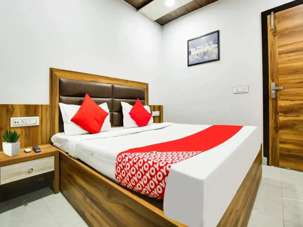 Лудхиана: Oyo Flagship 807065 Hotel Crown