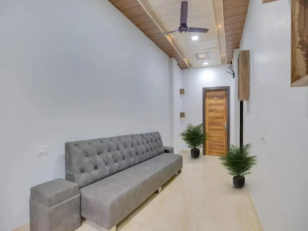 Лудхиана: Oyo Flagship 807065 Hotel Crown