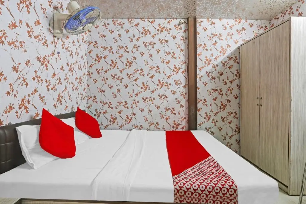 Мумбаи: OYO Flagship 80682 Hotel Golden Residency
