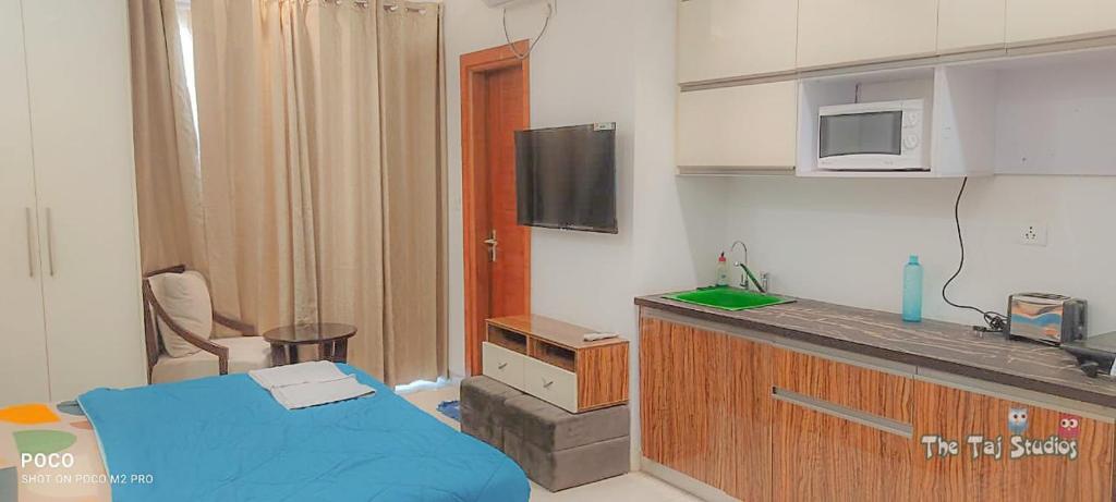 Нойда: NE-1st time in Noida Stay In mall
