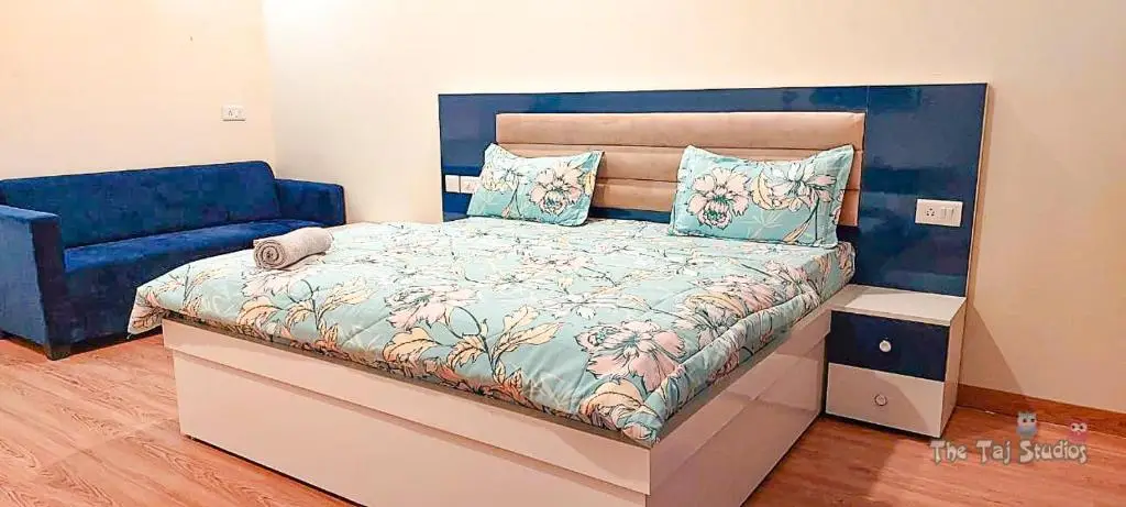 Газиабад: GM-1st Time Homestay in Mall with Taj Studios