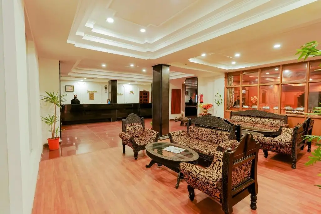 Дармсала: Grand Him Queen Hot And Cold AC Centralized