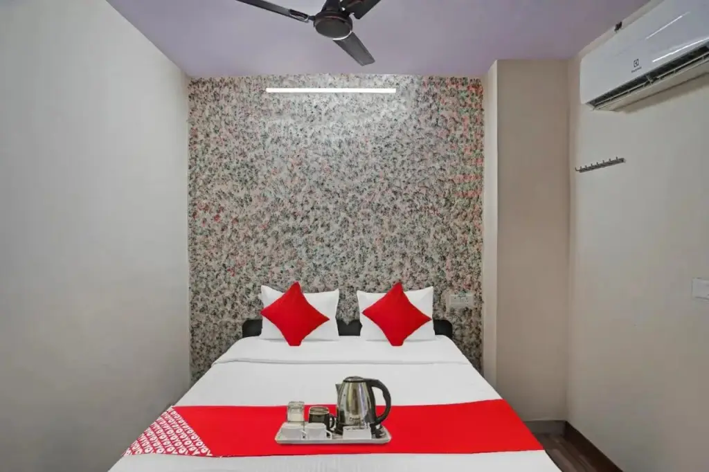 Большая Нойда: OYO Flagship 70188 S R Hotel
