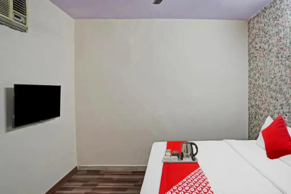Большая Нойда: OYO Flagship 70188 S R Hotel