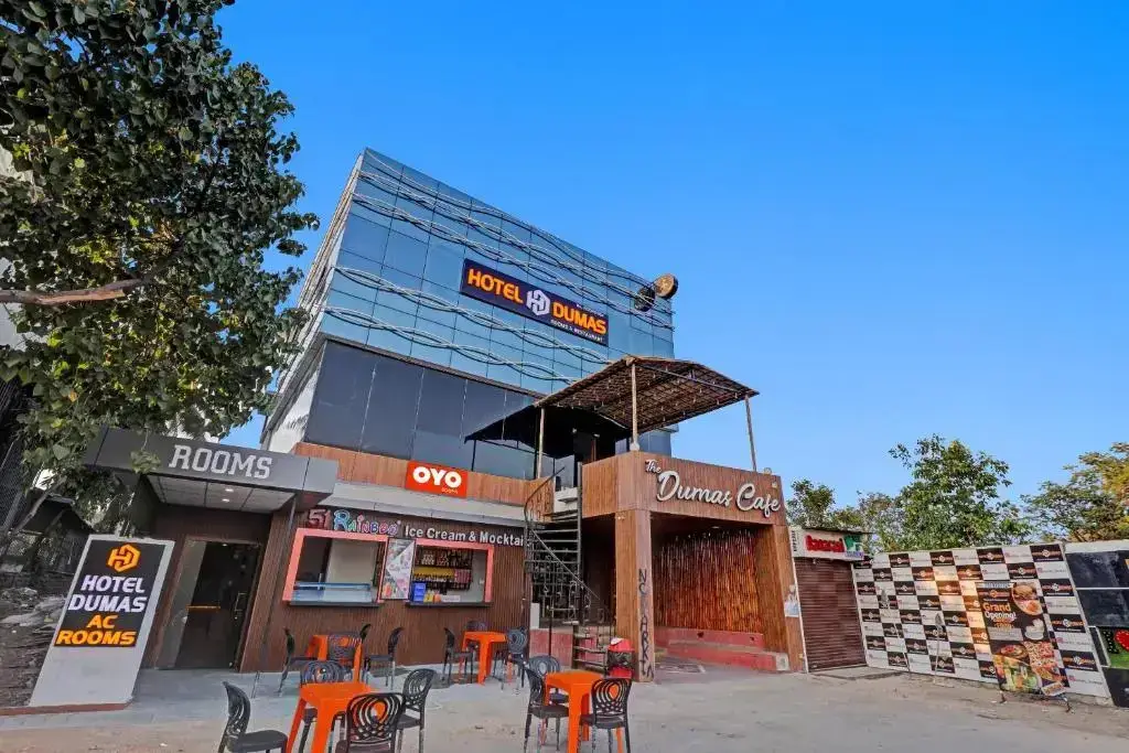 Сурат: Oyo Flagship 807009 Hotel Dumas Rooms & Restaurant