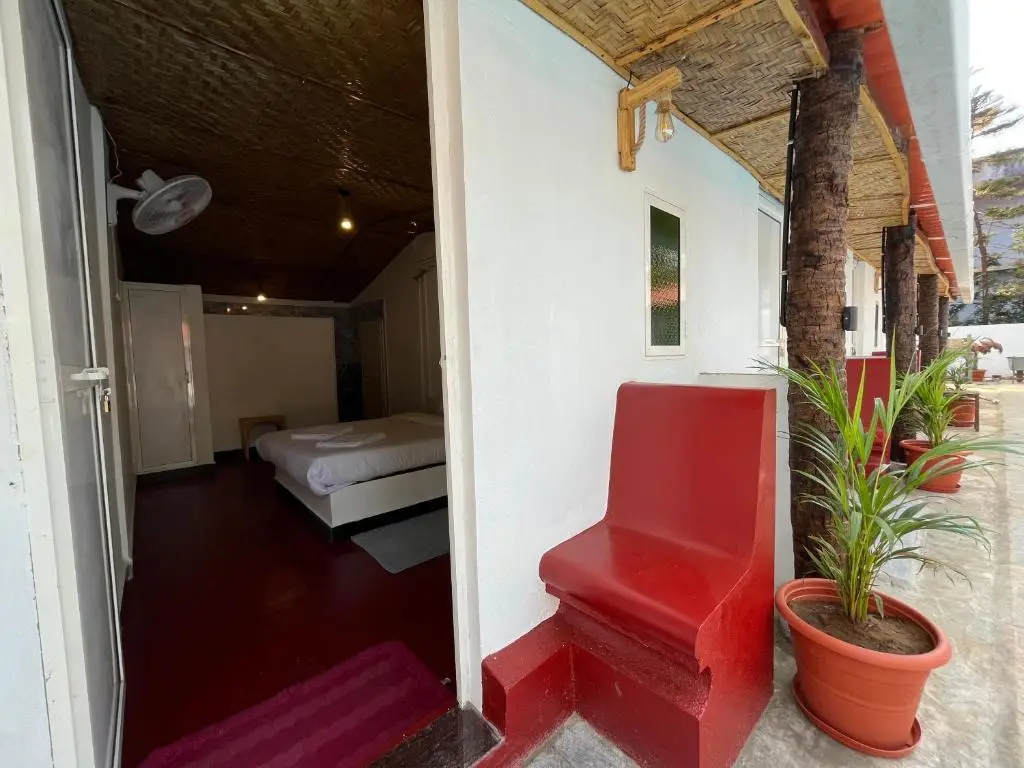 Морджим: Pool Side Cottages in La Paulo's B2B in Morjim