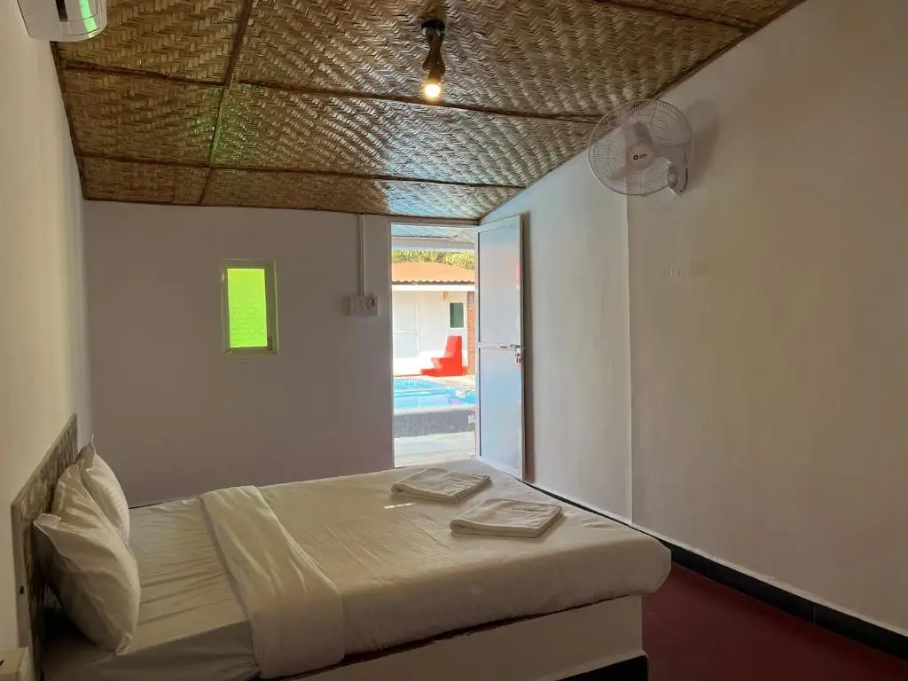 Морджим: Pool Side Cottages in La Paulo's B2B in Morjim