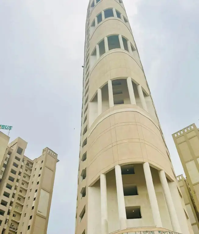 Нойда: Noida Luxury Suites