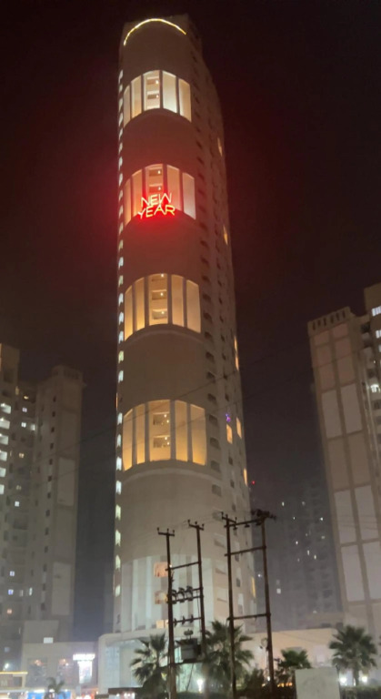 Нойда: Noida Luxury Suites