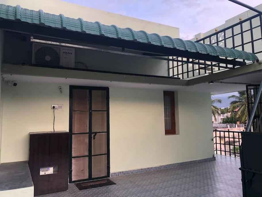 House with Hill Temple View — фото 1