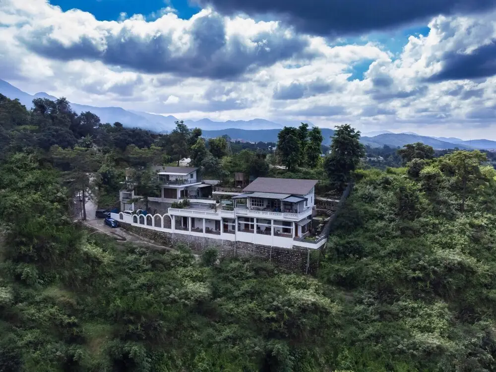Rustic Art Deco Boutique Villa With Stunning Views by Wanderlust — фото 1