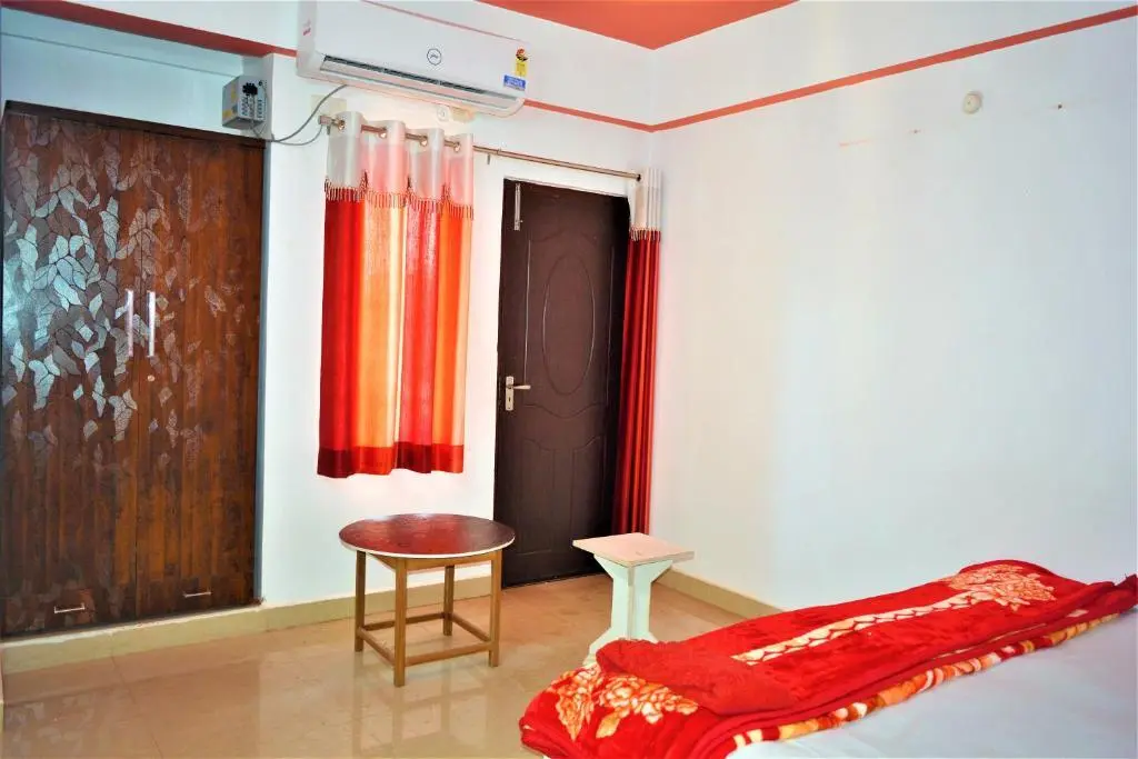 Варанаси: Pretty Garden View, 3BHK Furnished Flat near Kashi Vishwanath Temple