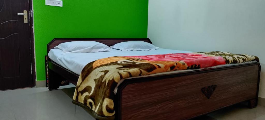Варанаси: Pretty Garden View, 3BHK Furnished Flat near Kashi Vishwanath Temple