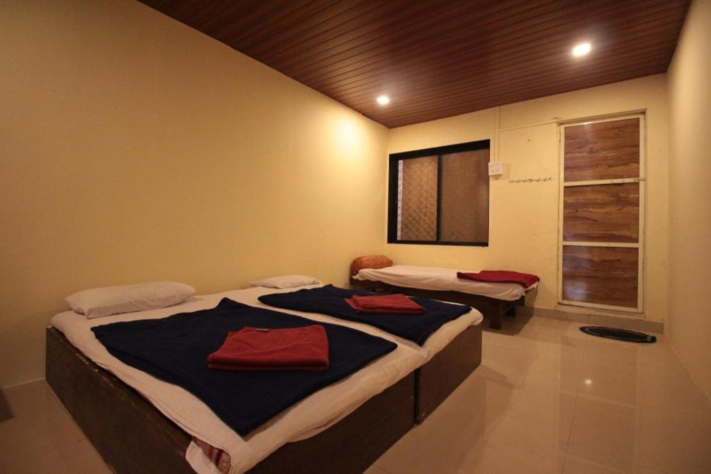 Матеран: Bungalow resort panorama matheran