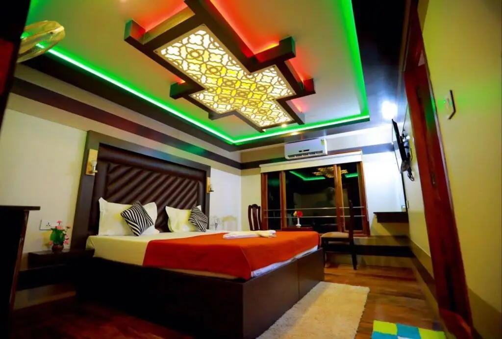 Аллеппи: Indiavacationz Houseboat