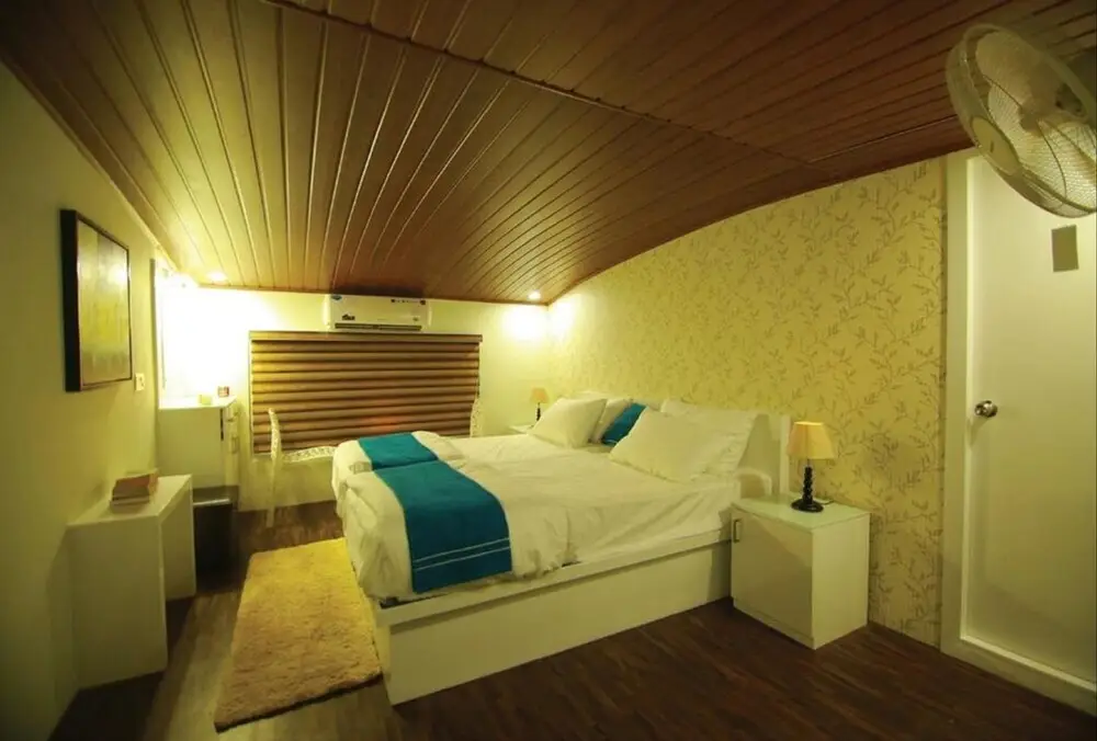Аллеппи: Indiavacationz Houseboat