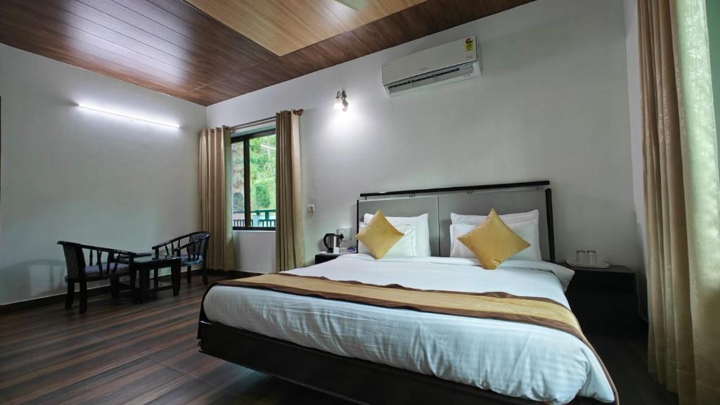 Дхарампур: Pineland Resorts & Chalets Kasauli