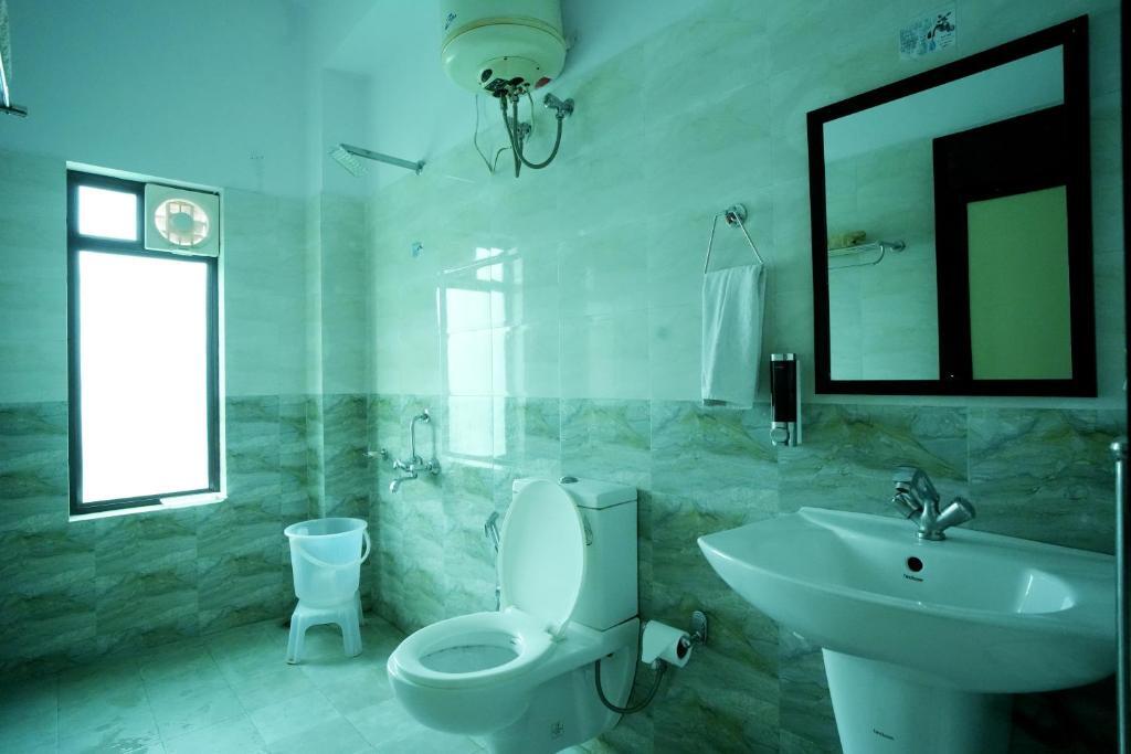 Дхарампур: Pineland Resorts & Chalets Kasauli