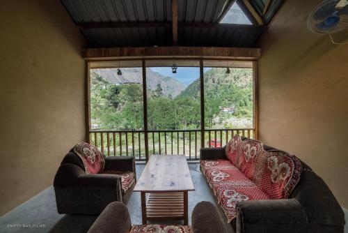 Банджар: Sharda Resort-Tirthan Valley
