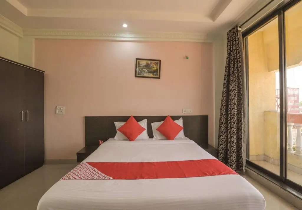 Лонавала: Hotel Om Palace by OYO Rooms