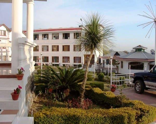 Sai Gardens Holiday Resort & Country Club — фото 1
