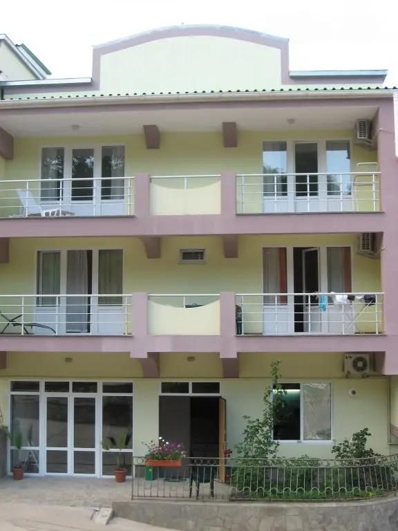 Партенит: Hotel Raduga
