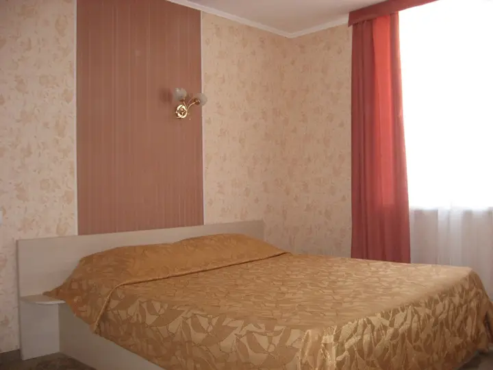 Партенит: Hotel Raduga
