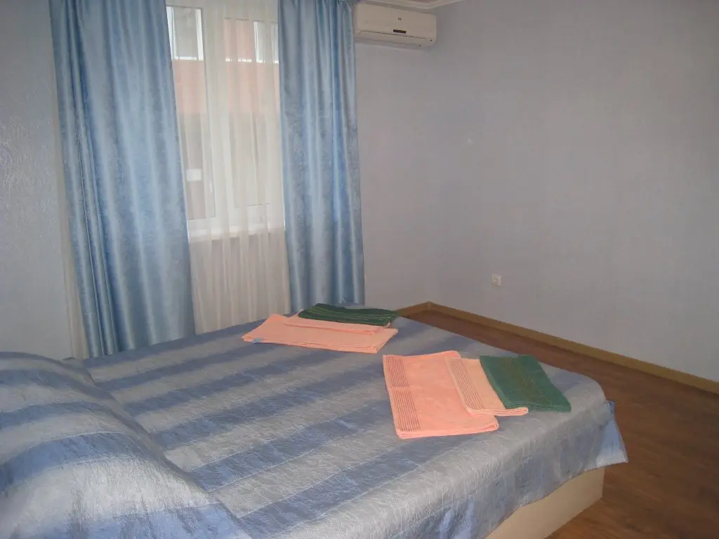 Партенит: Hotel Raduga