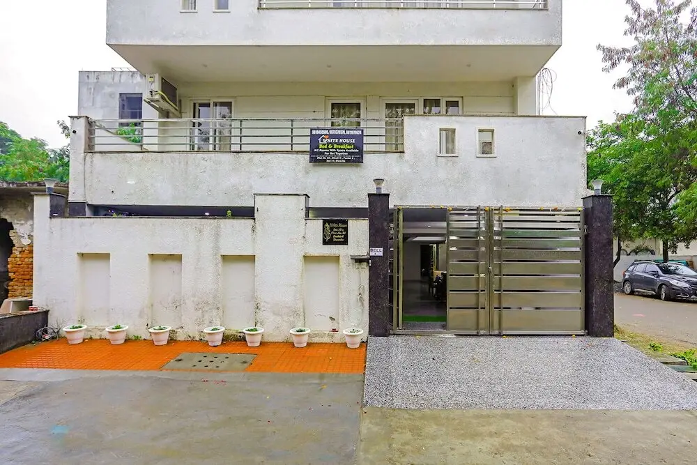 Fabhotel White House Bnb — фото 1