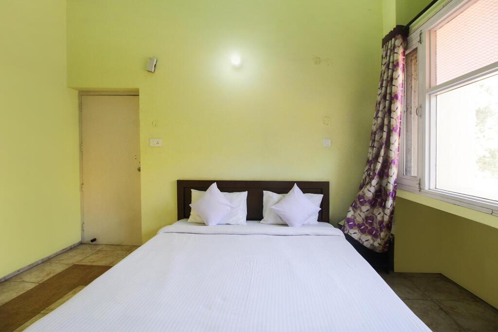 Бадди: FabHotel Pinjore Holiday Home