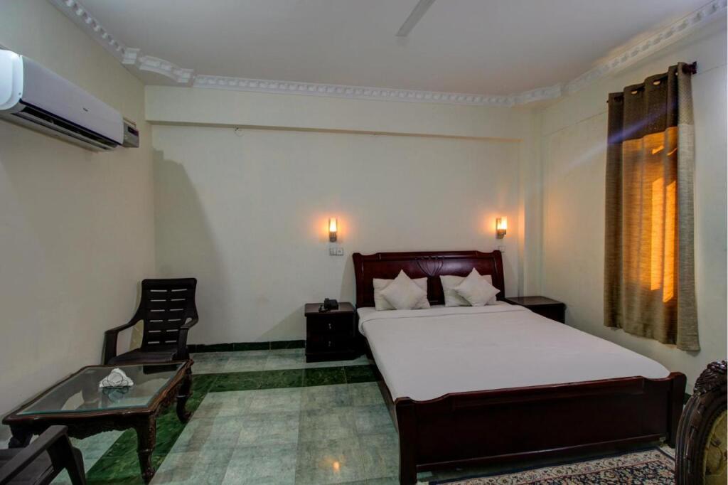 Бадди: FabHotel Pinjore Holiday Home