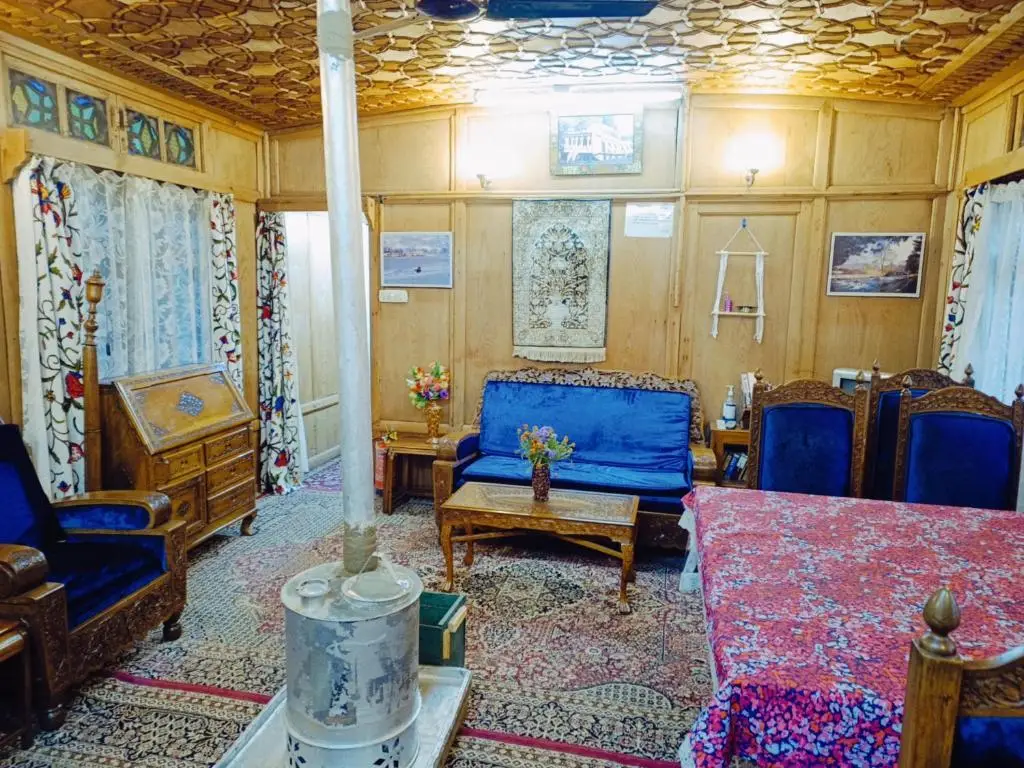 Шринагар: Houseboat New Jeddah