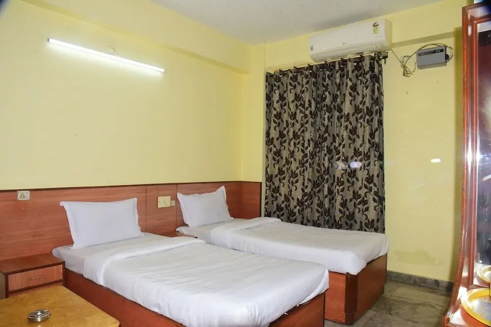 Гувахати: Hotel Anjuna Residency